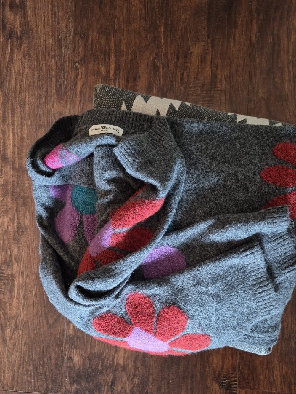 NATURAL LIFE Gray Sweater with Red and Purple Floral Motifs - Picture 2 of 3